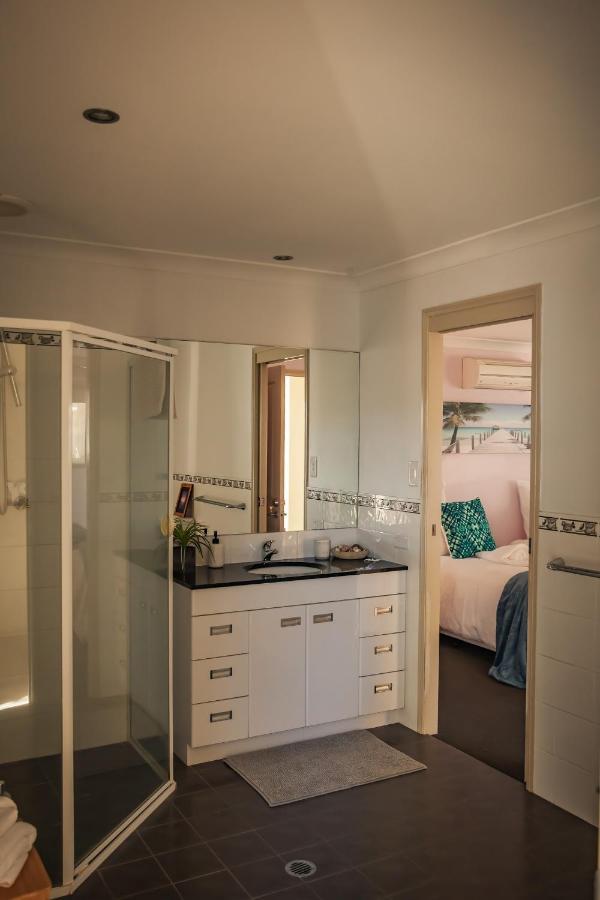 Beach Escape Magnesium Pool Dog Happy Gc Airport Apartamento Gold Coast Exterior foto